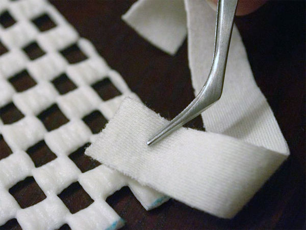 Как сделать коврик из помпонов своими руками?