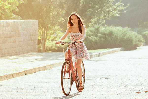 Кореянки любят кататься на велосипеде фото