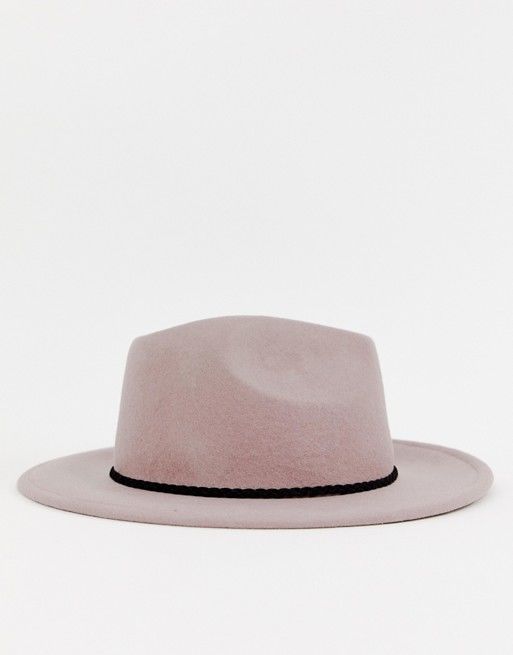 Шляпа Asos Design, цена: 1 790 руб.