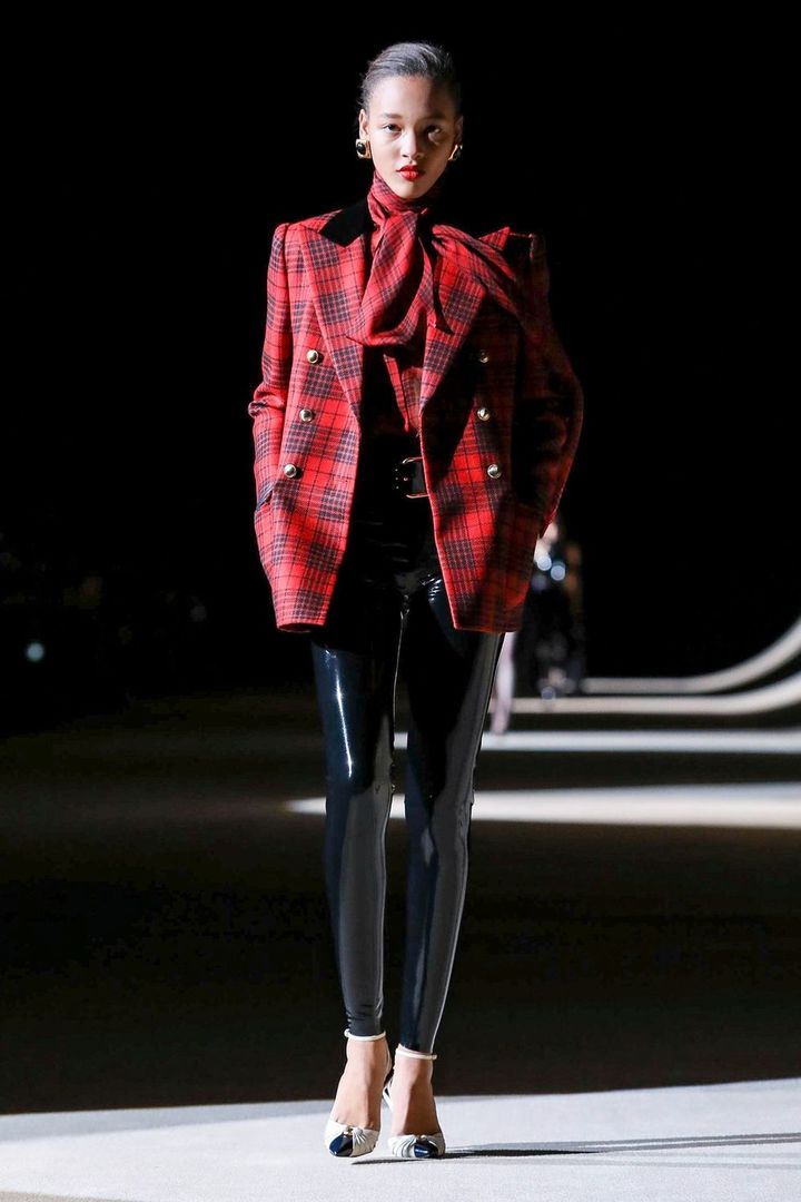 Показ Yves Saint Laurent в Париже в рамках Недели моды ...