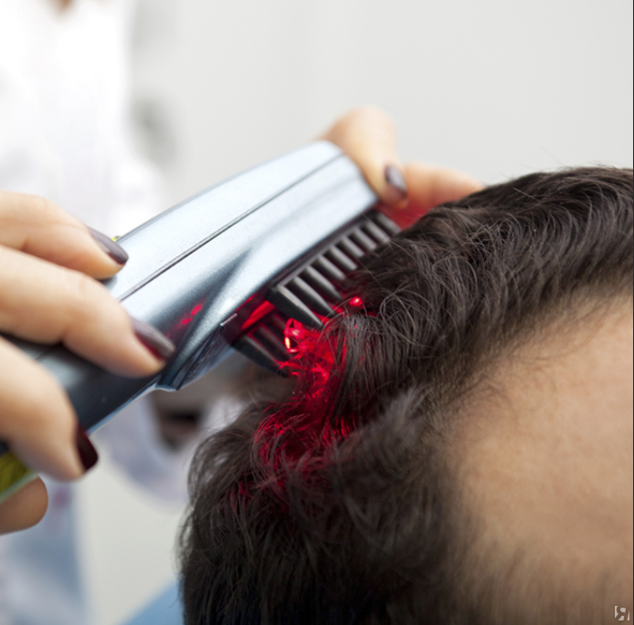 Стимулирование волос. Лазер для волос. Расческа для мезотерапии волос. Трихология. Аппарат для головы для роста волос лазерный.