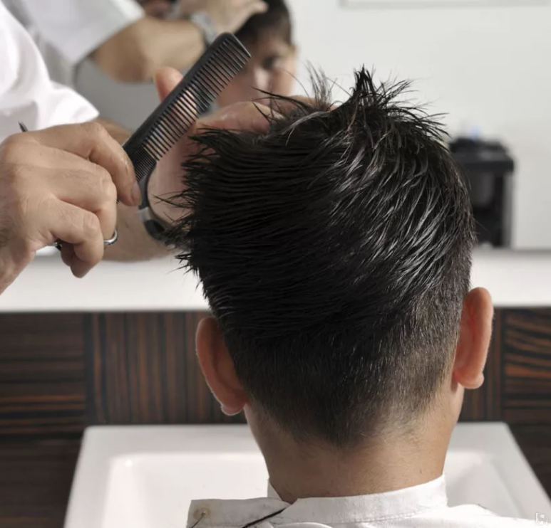 Парикмахер укладка волос мужская